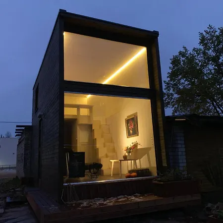 Art Garage Capsule hotel *