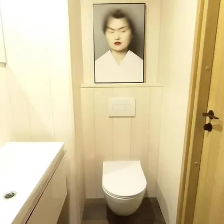 Capsule hotel Art Garage *